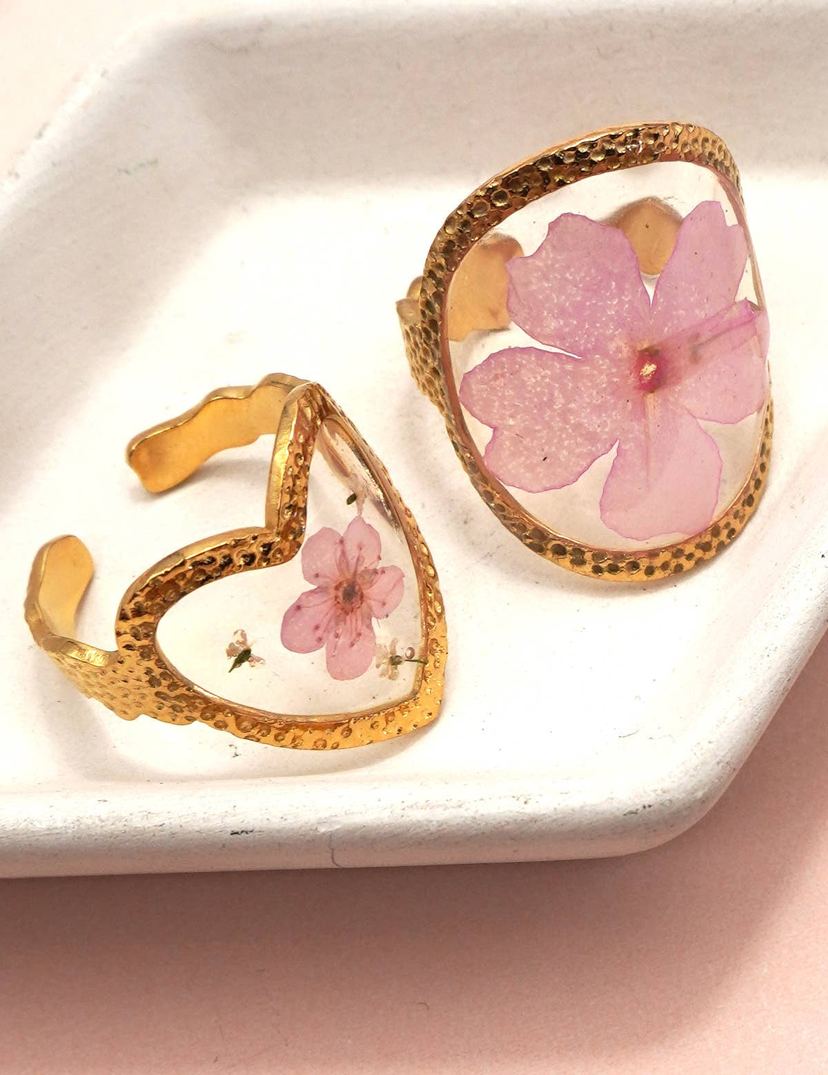 18K STAINLESS STEEL TARNISH FREE FLORAL RINGS | 40R104: SQUARE APRICOT