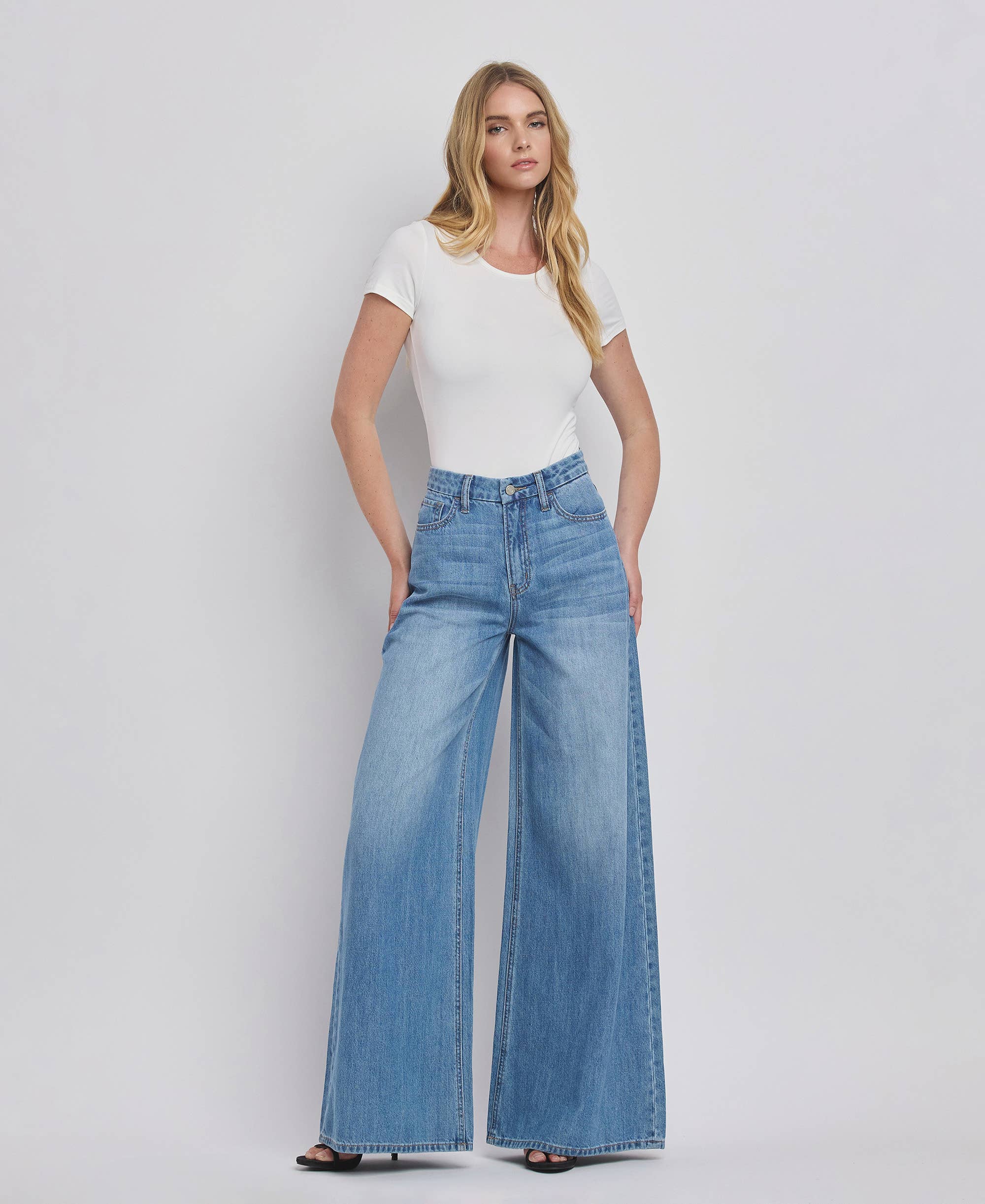 SUPER HIGH RISE WIDE LEG JEANS V3567: KUDOS / 32
