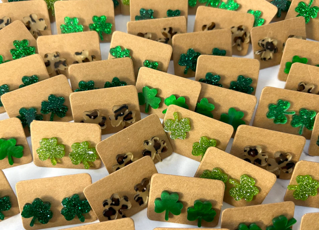 🍀 OMG! Shamrock Acrylic Stud Earrings 🍀: 1 Pair