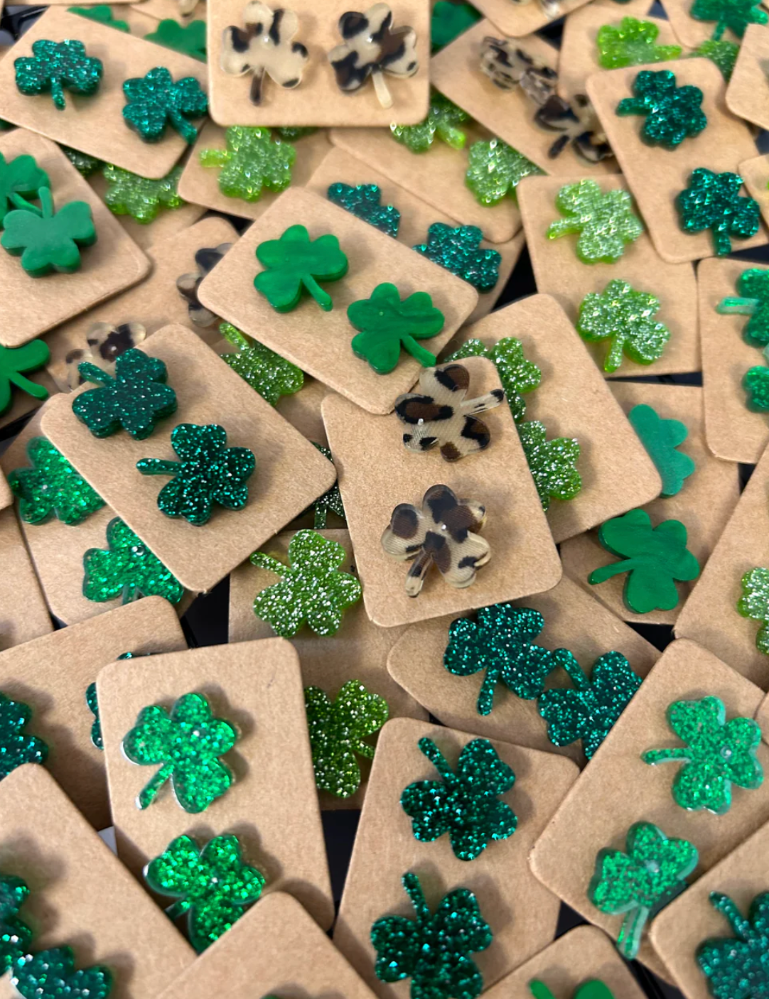 🍀 OMG! Shamrock Acrylic Stud Earrings 🍀: 1 Pair
