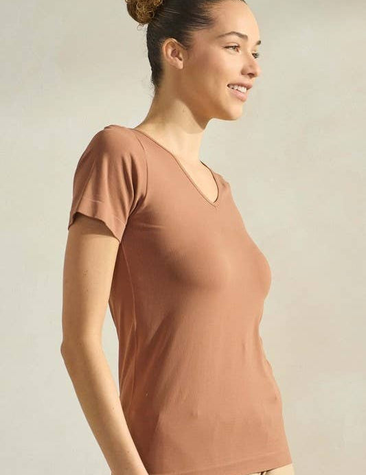 Seamless Reversible V-Neck Short Sleeve Top