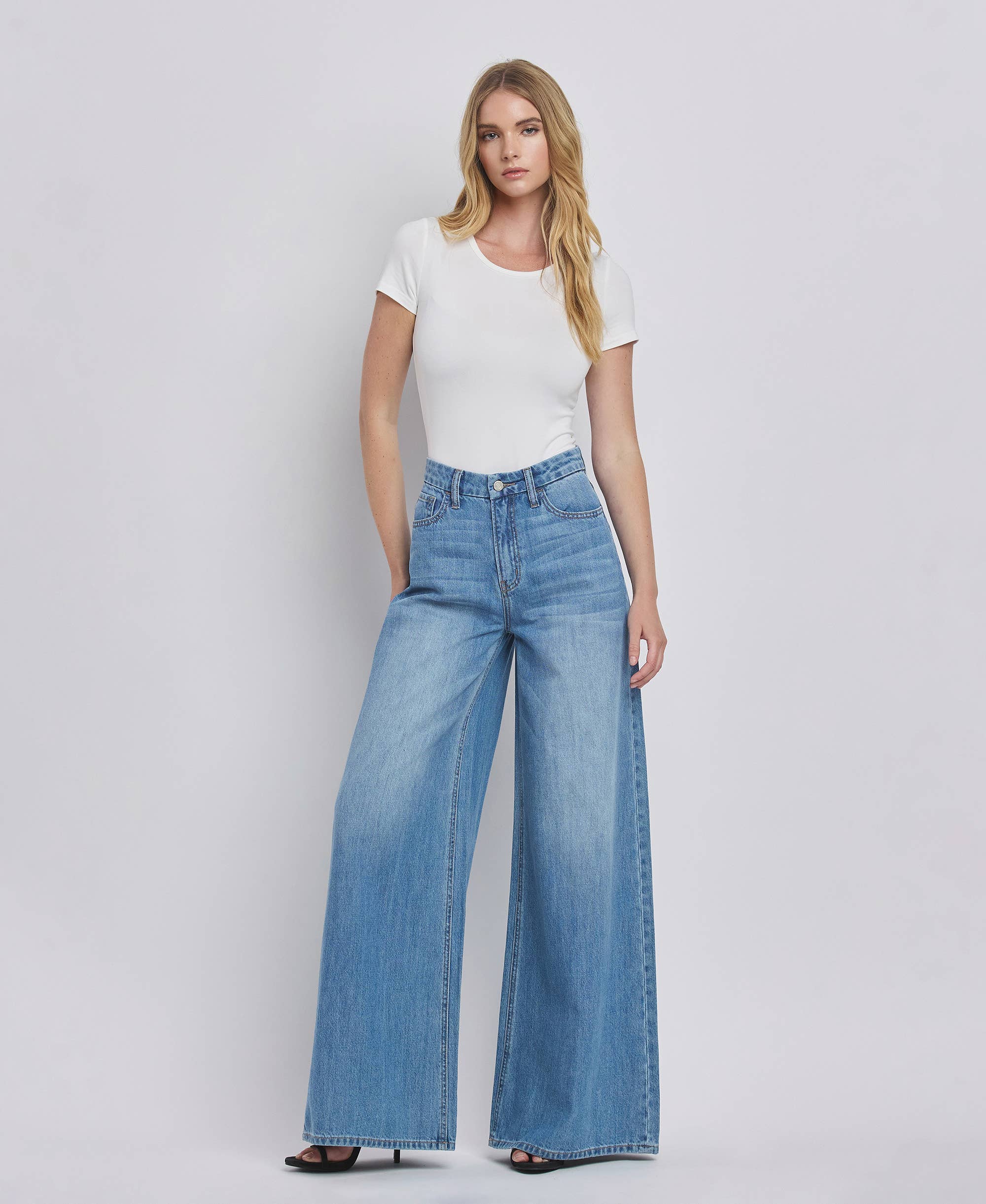 SUPER HIGH RISE WIDE LEG JEANS V3567: KUDOS / 28