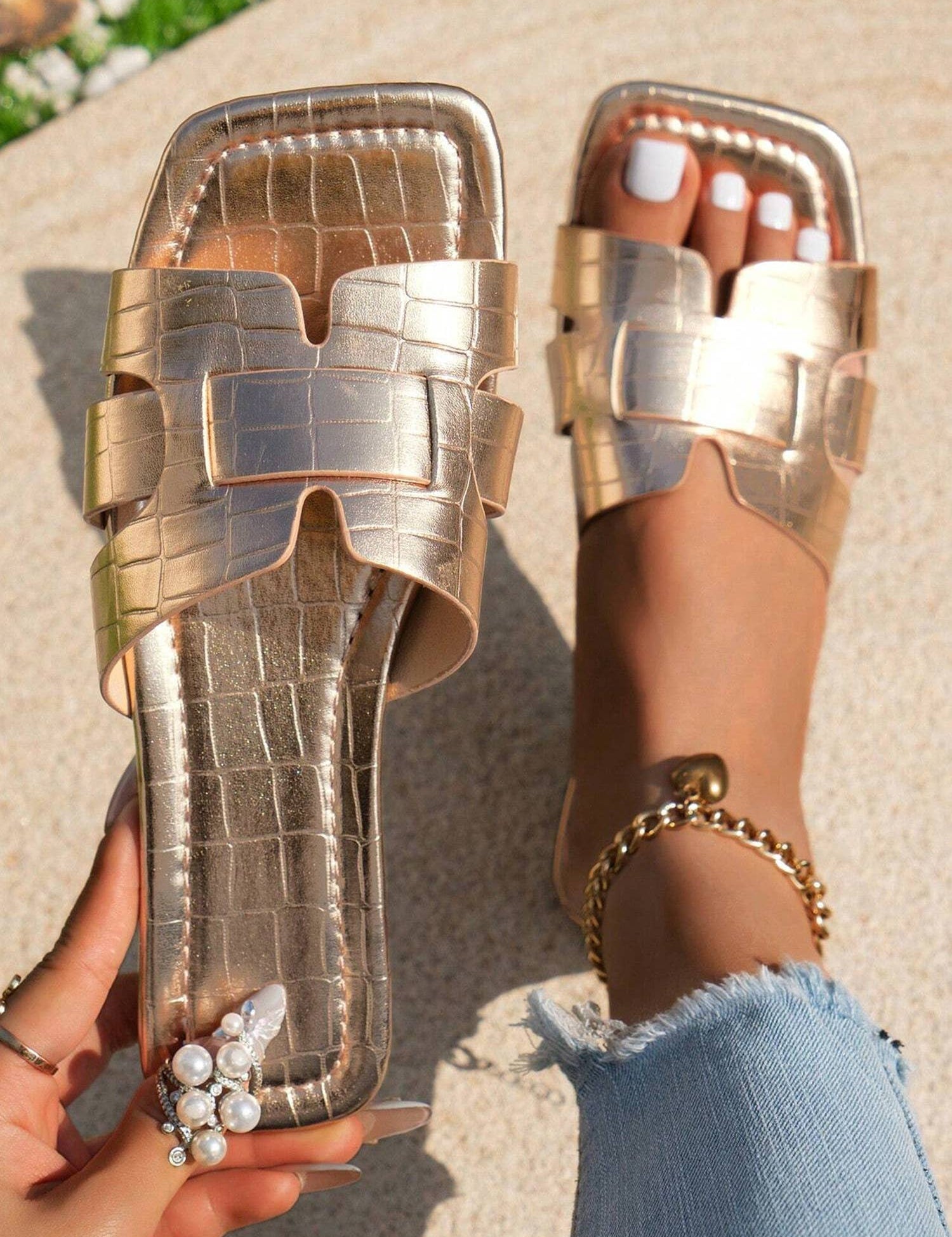 Summer 2026 Crocodile Pattern Roman Style Flat Slippers