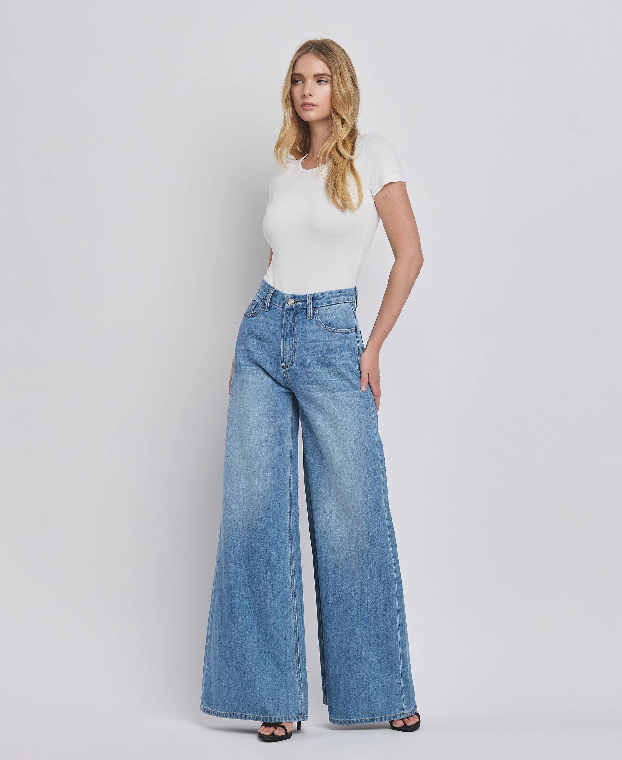 SUPER HIGH RISE WIDE LEG JEANS V3567: KUDOS / 29