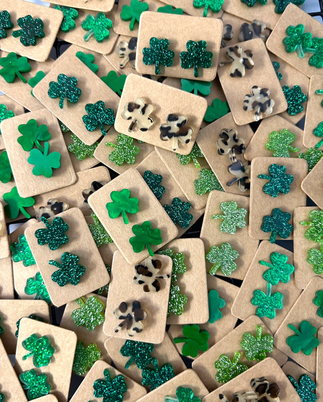🍀 OMG! Shamrock Acrylic Stud Earrings 🍀: 1 Pair