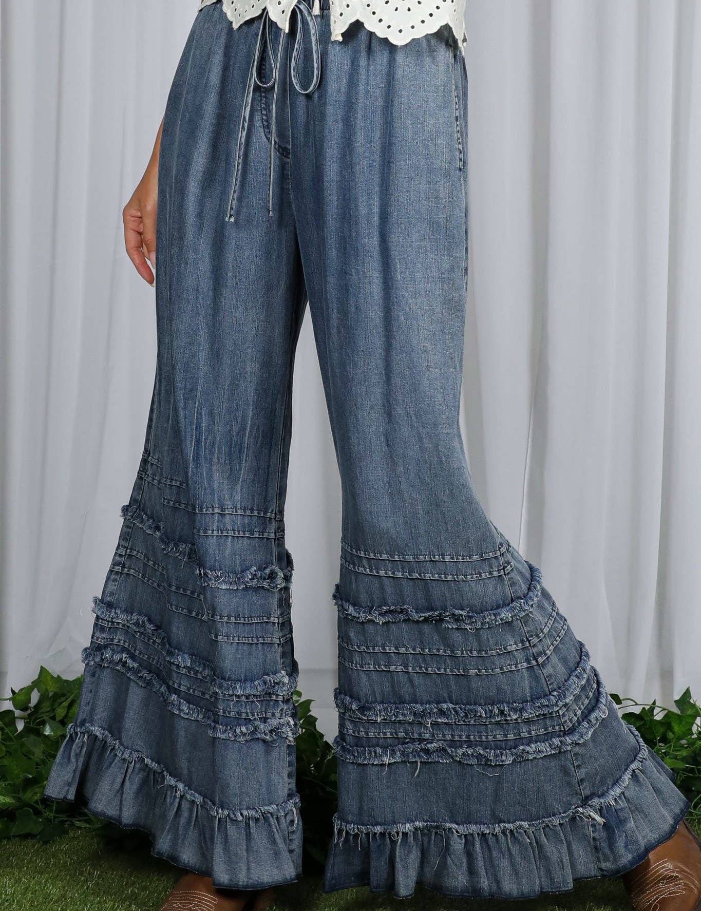 Flared Ruffle Hem Washed Chambray Crop Denim Pants VP83039: Washed Denim / L